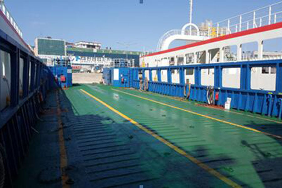 Bateau de débarquement en eau peu profonde à coque en acier de 45 m /bateau LCT à vendre