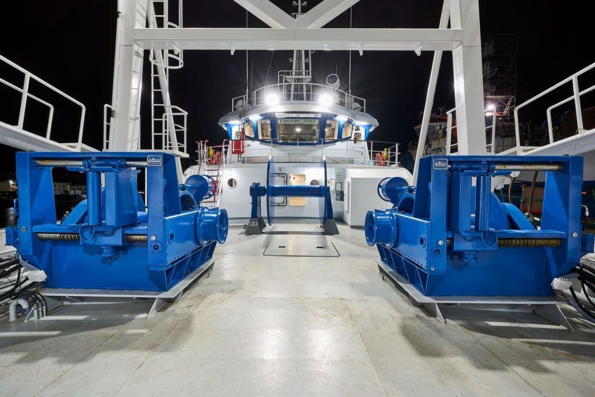 HD-3700D 前甲板1.jpg