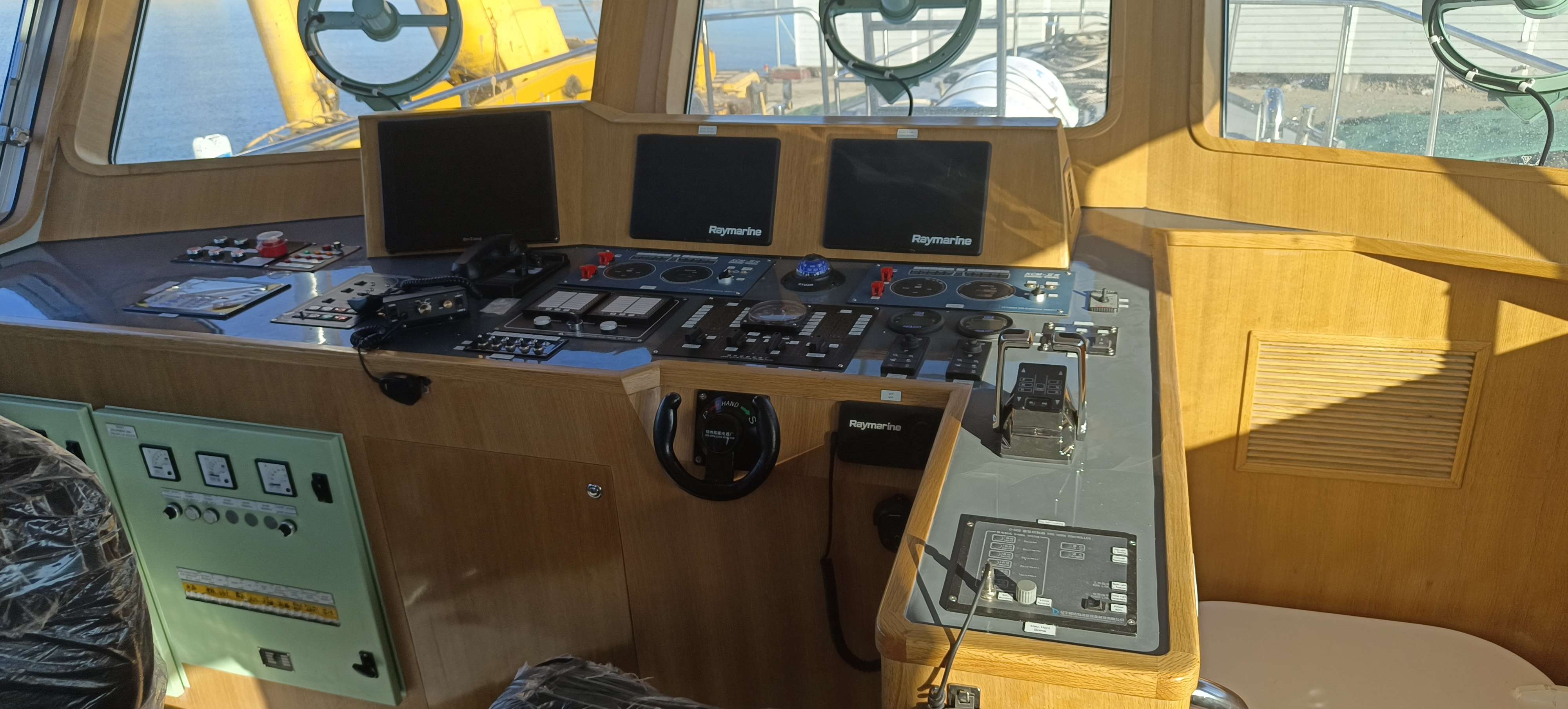 Bateau pilote en fibre de verre Grandsea 21m à vendre