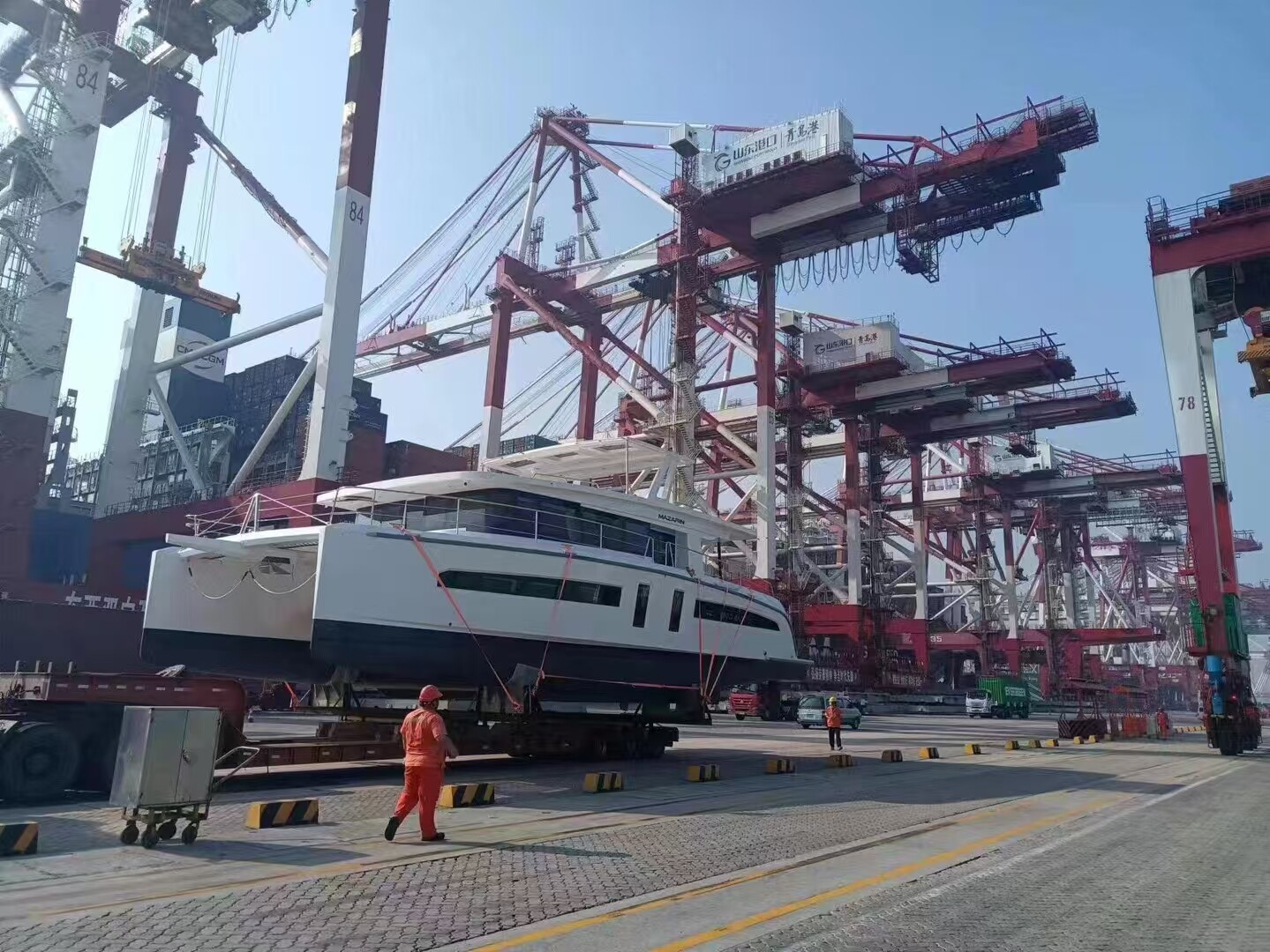 Yate Catamarán de fibra de vidrio de 15m de longitud, exportación a Corea del Sur.