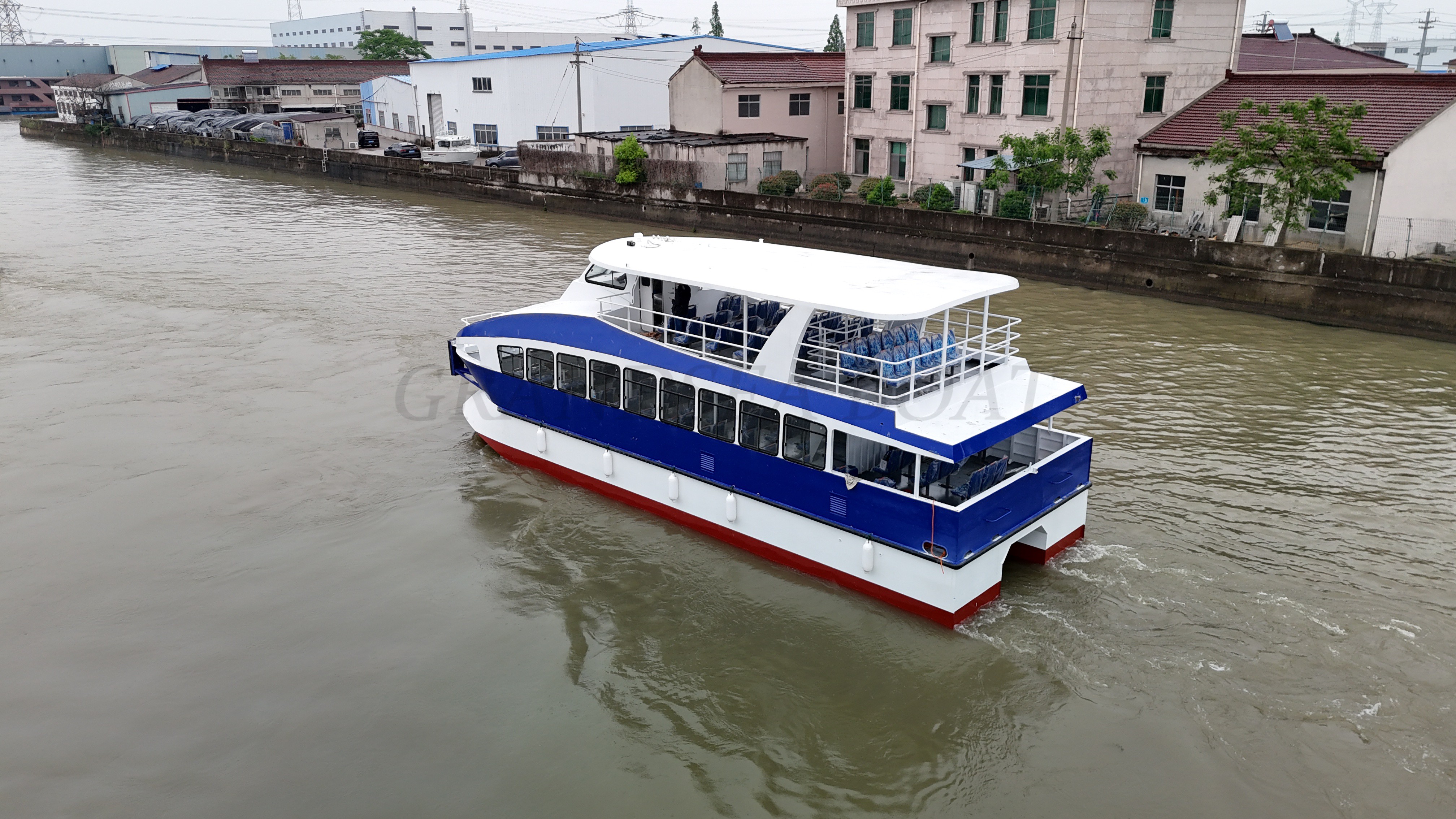 Se vende catamarán/transporte acuático Grandsea de 17 m, de aluminio y con capacidad para 110 pasajeros.