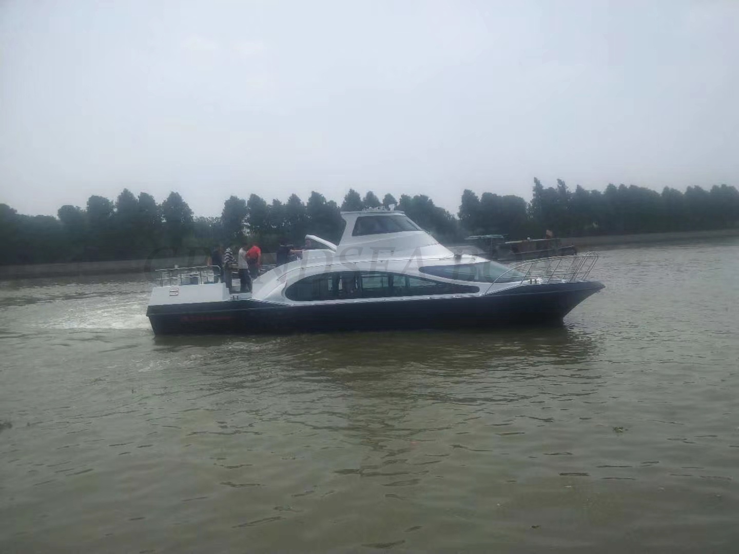 Se vende lancha de pasajeros Grandsea de 15,8 m de aluminio, con capacidad para 40 personas y velocidad de 30 nudos.