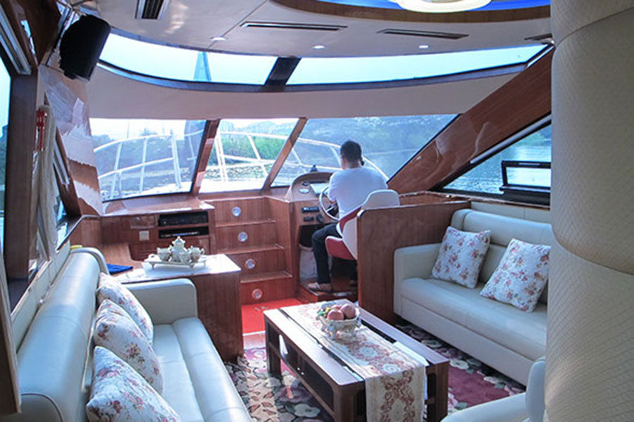 China 17m Fiberglass Dinner Cruise Restaurant 28 Passenger Boat for Sale