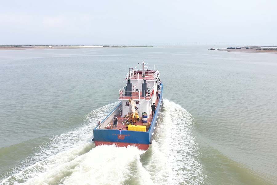 Barcaza de grúa flotante en alta mar monocasco de precio barato de China/extinción de incendios/elevador de ancla/barco de trabajo multifunción a la venta