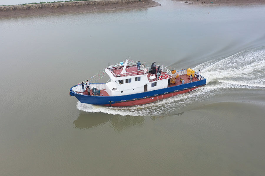China  Cheap Price Monohull offshore Floating Crane Barge/fire Fighting/anchor Lift/ Multi Function Work Boat for Sale
