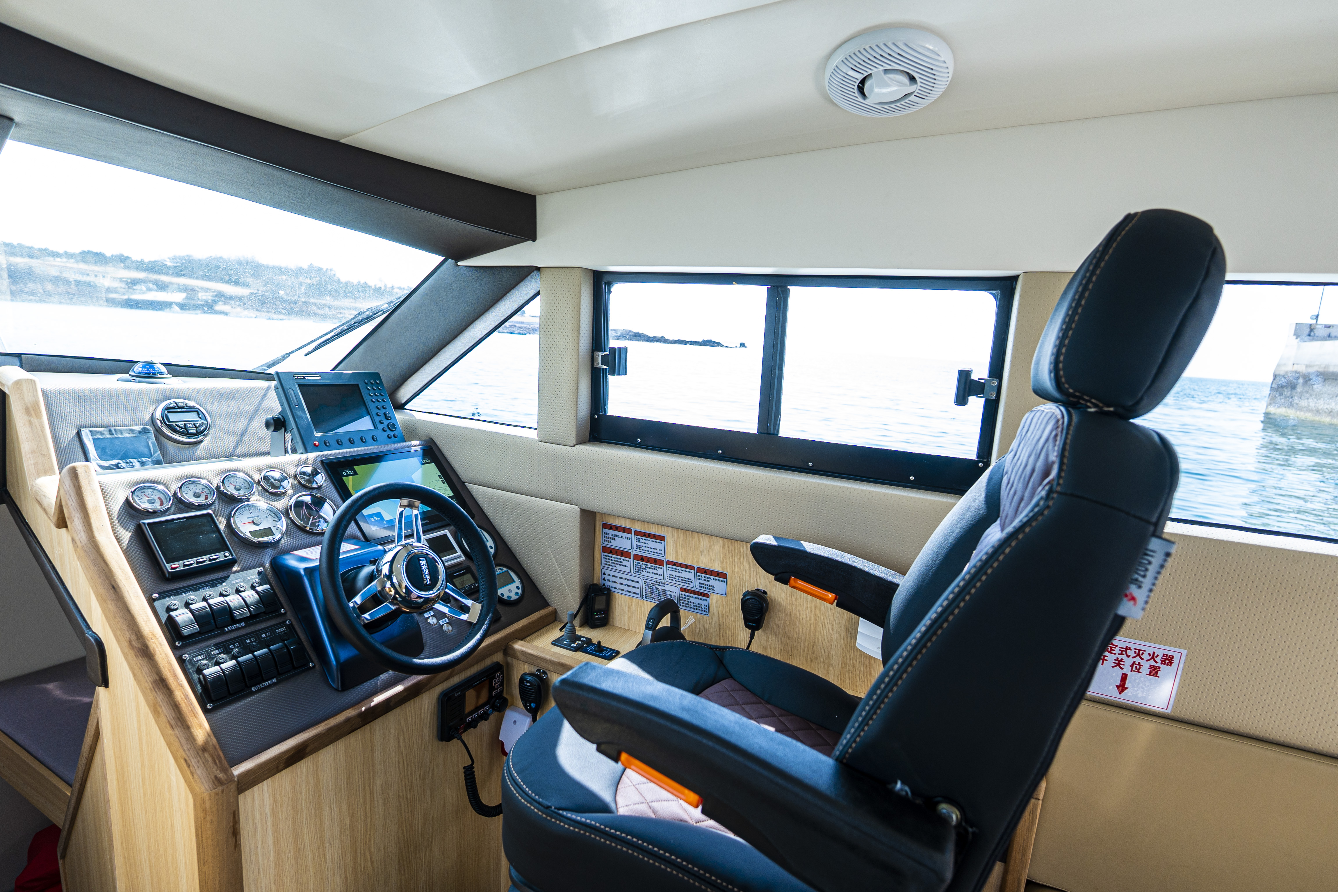 Barco de pesca de placer con motor intraborda Grandsea 16m FRP a la venta