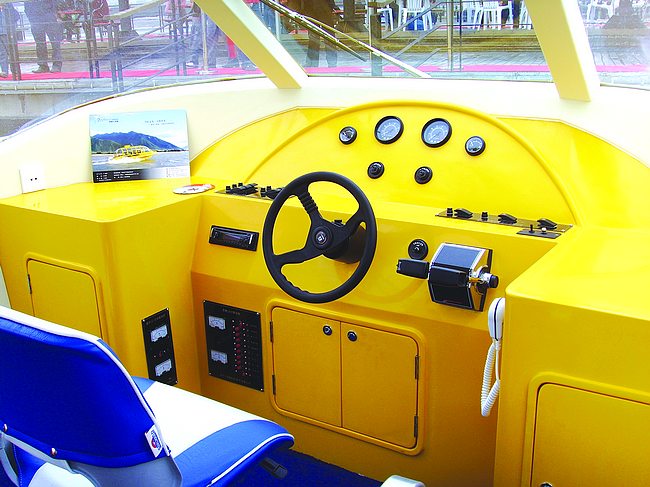 China Barco taxi acuático de color amarillo FRP de 32 pies y 28 plazas a la venta