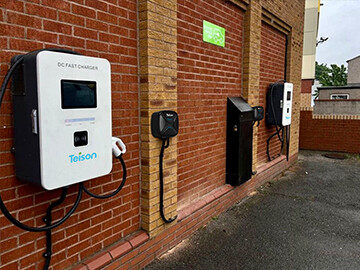 Chargeur CC Teison 30 kW et chargeur mural CA au Royaume-Uni, 2024 Chargeur CC Teison 30 kW et chargeur mural CA au Royaume-Uni, 2024