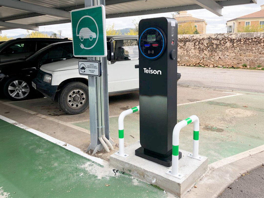 Chargeur intelligent pour véhicules électriques Teison Level 2 à double prise installé en Espagne, 2025 Chargeur intelligent pour véhicules électriques Teison Level 2 à double prise installé en Espagne, 2025