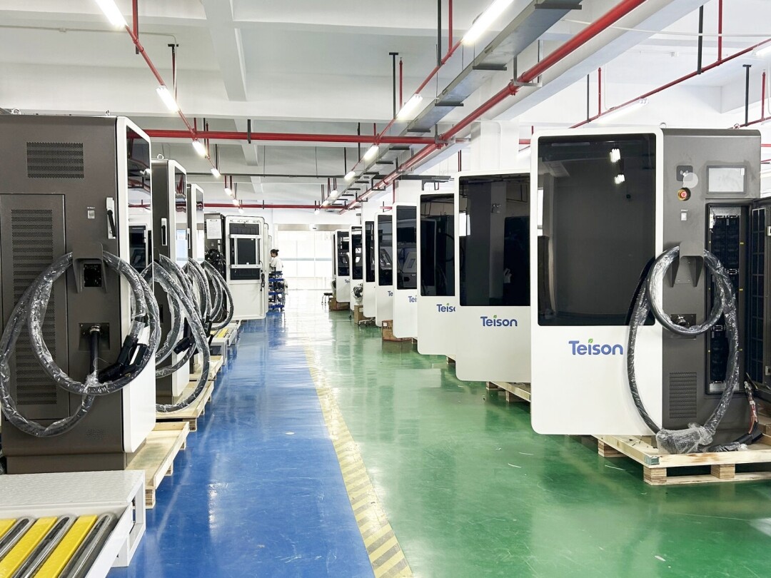 Infrastructure mondiale de bornes de recharge lentes et rapides. 