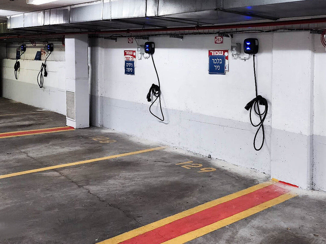 Boîte murale AC Smart mini EV en Israël, 2022 Boîte murale AC Smart mini EV en Israël, 2022