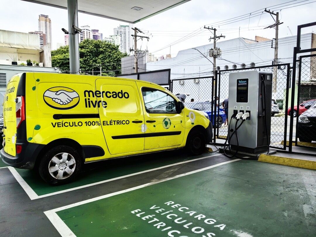 Stazione di ricarica per veicoli elettrici Teison DC MAX 3 Guns nel Sud America, 2024