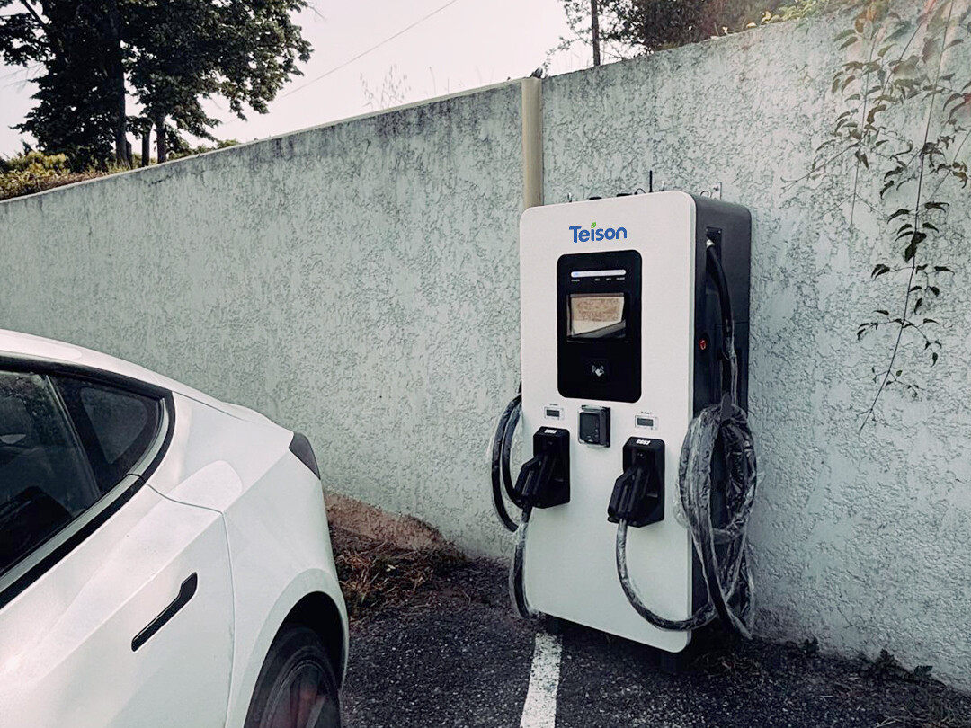 Cargador rápido Teison 60kW DC PRO con sistema POS instalado en Francia, 2025