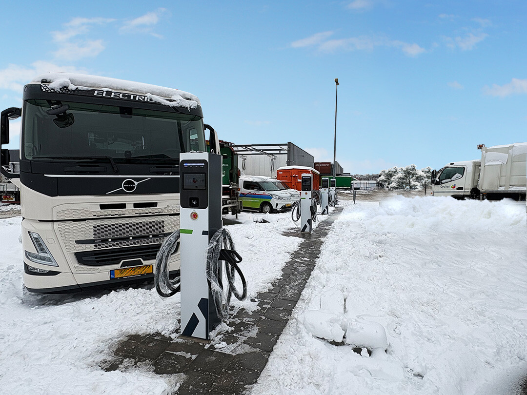 Cargador rápido de CC tipo split Teison de 400 kW para camiones eléctricos instalado en los Países Bajos, 2025.