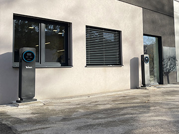 Estación de carga de CA para montaje en el suelo Teison 2*22kW 2Guns en Eslovenia, 2023 Estación de carga de CA para montaje en el suelo Teison 2*22kW 2Guns en Eslovenia, 2023