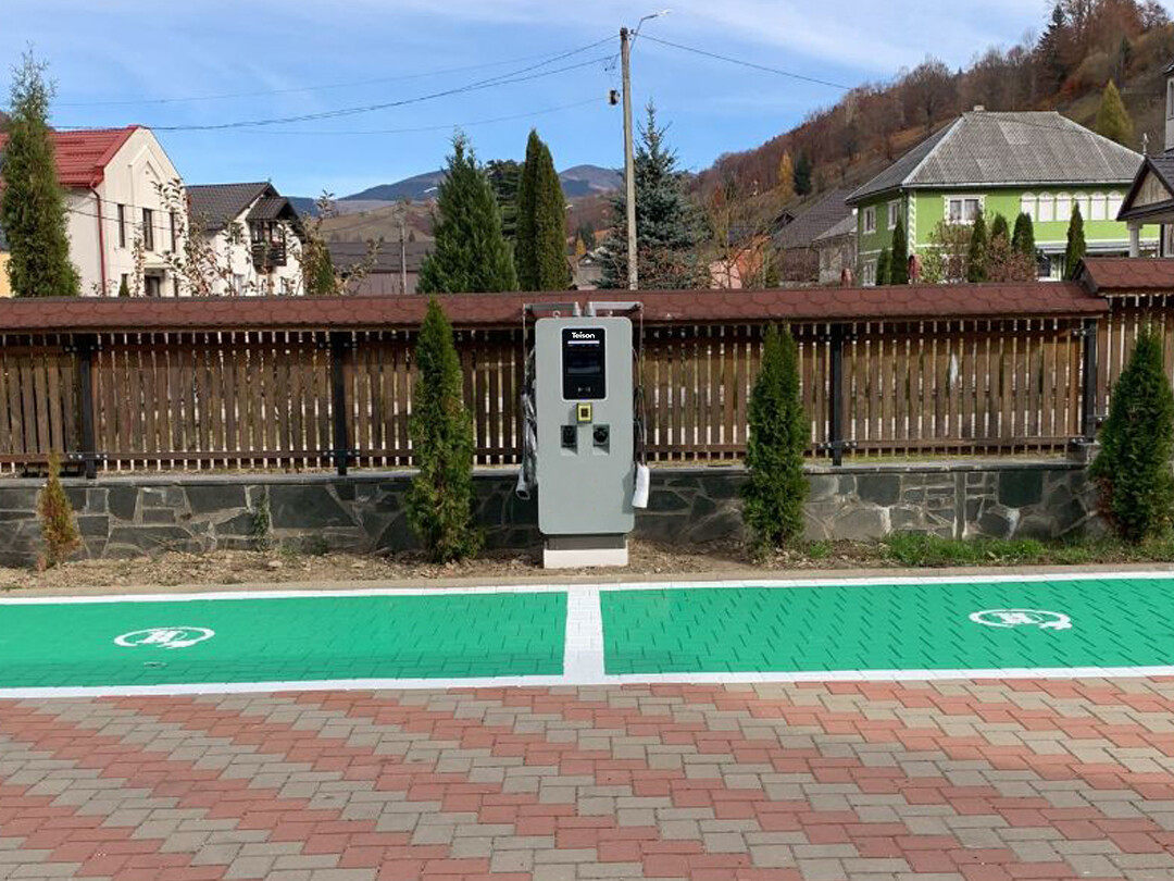 Teison Level 3 120kW DC Pro elektromos járműtöltő POS rendszerrel Romániában telepítve, 2025 Teison Level 3 120kW DC Pro elektromos járműtöltő POS rendszerrel Romániában telepítve, 2025
