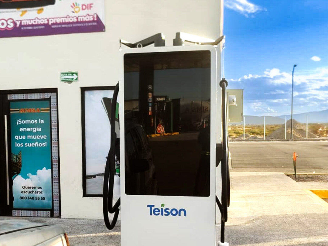 Teison 180kw DC Vision 43 hüvelykes reklámképernyő EV töltőhalom Mexikóban, 2025 Teison 180kw DC Vision 43 hüvelykes reklámképernyő EV töltőhalom Mexikóban, 2025