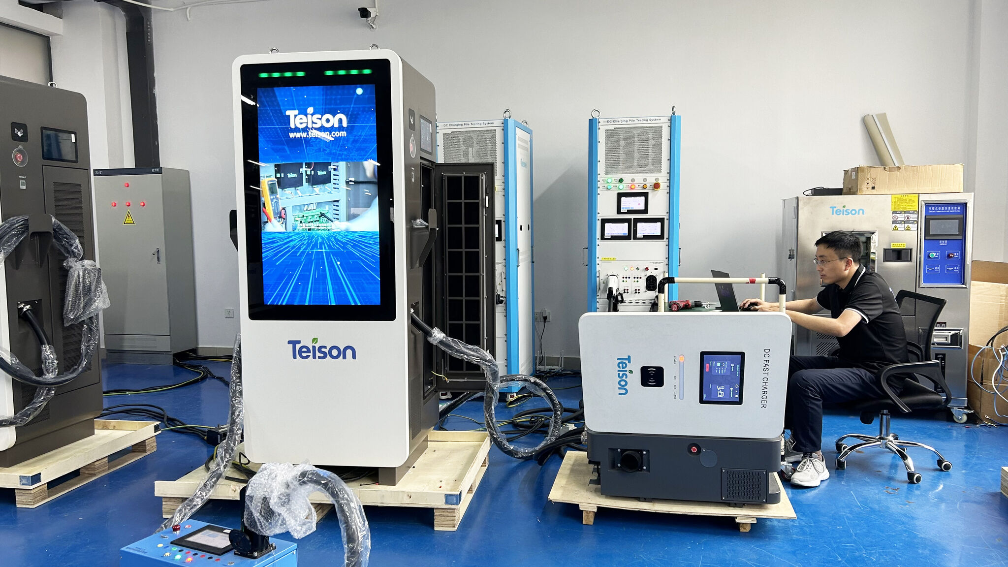 فحوصات الجودة في كل خطوة تضمن الحصول على أفضل الشواحن