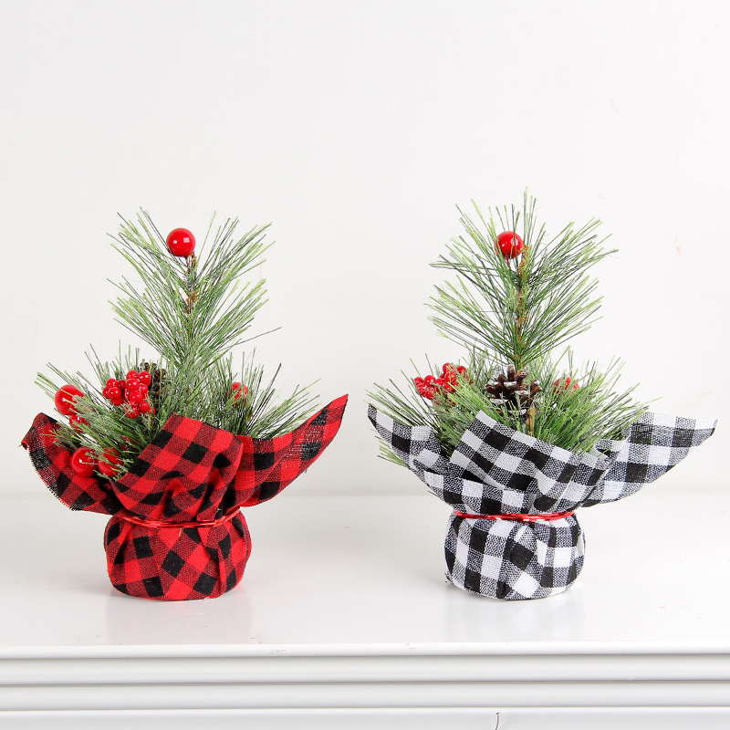 Lattice tree Christmas decorations