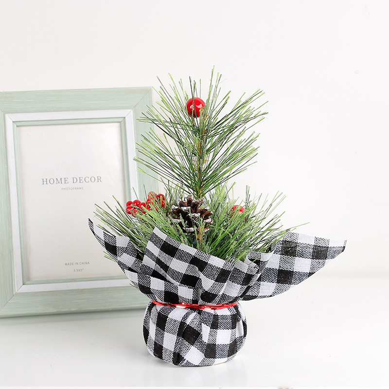 Lattice tree Christmas decorations