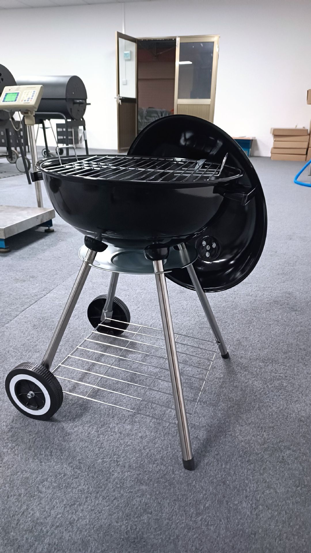 22-Inch apple shape kettle charcoal barbequa grill