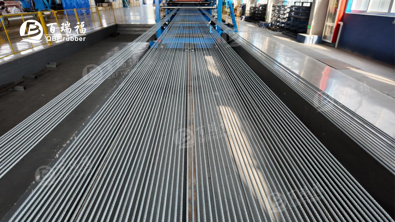 Soluciones para la flacidez de la banda transportadora de pared lateral: el diseño de banda base de zona libre de caucho QBF extiende la vida útil en 30%