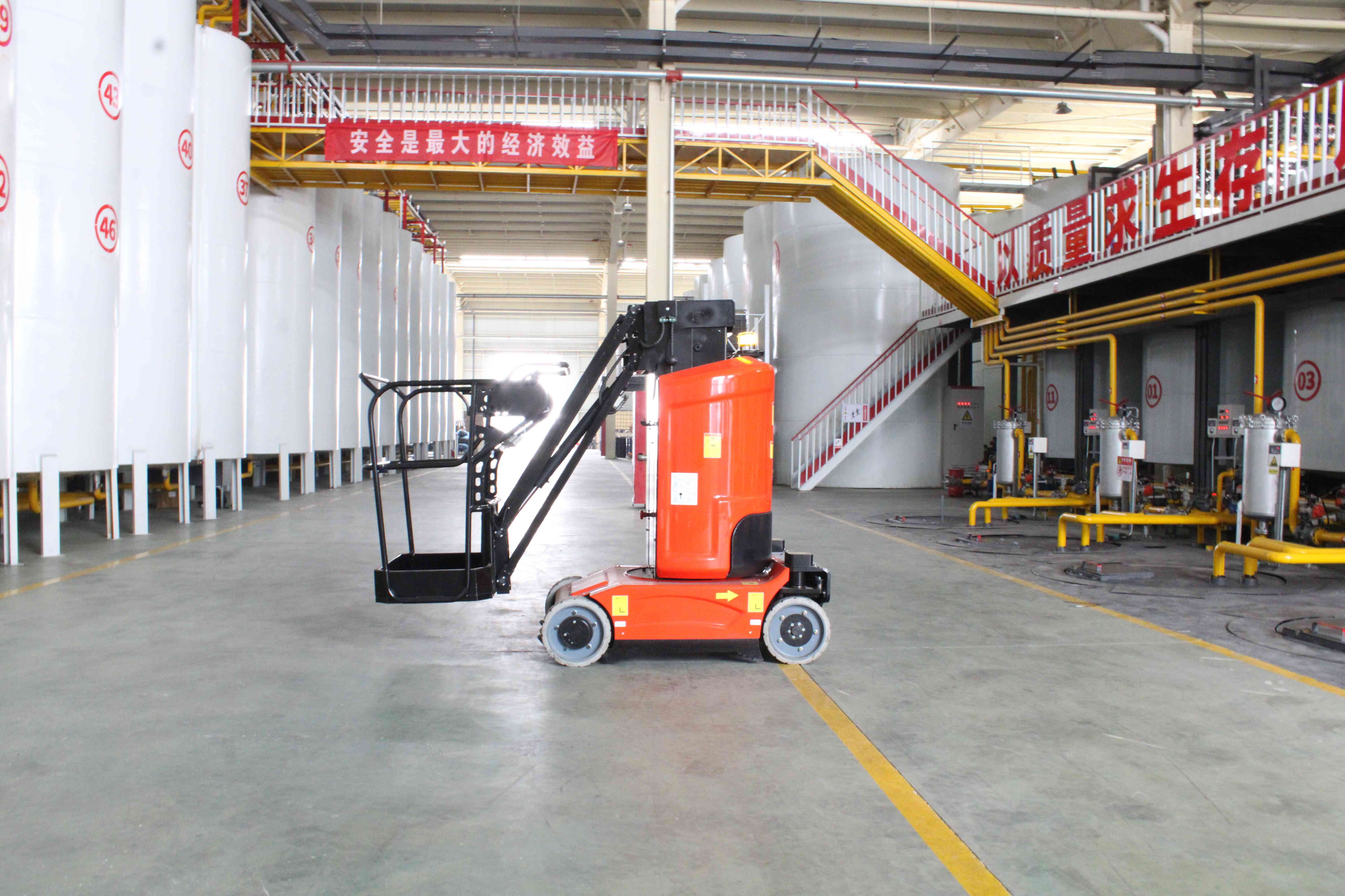 Self-propelled lift Platform AMWP11.2-4000