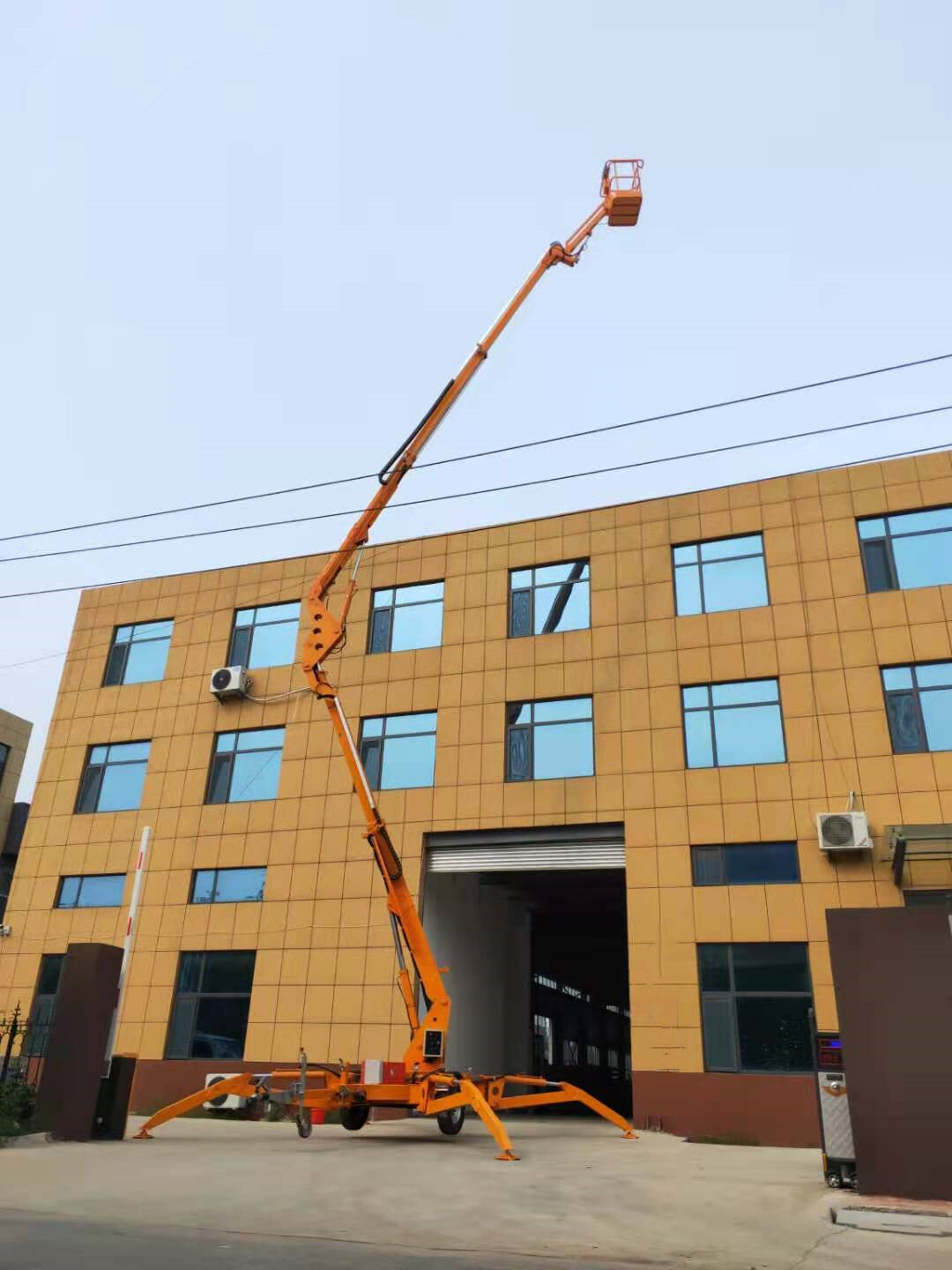 Towable boom lift361.jpg Towable boom lift361.jpg