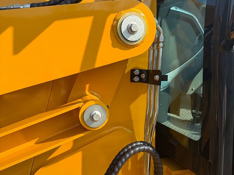  KS420H Side shift backhoe loader