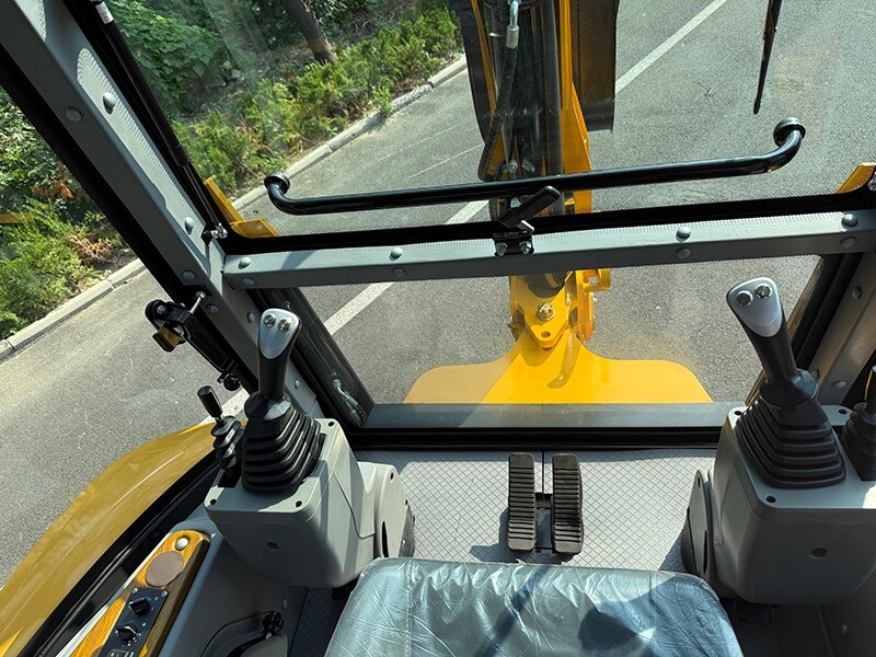  KS420H Side shift backhoe loader