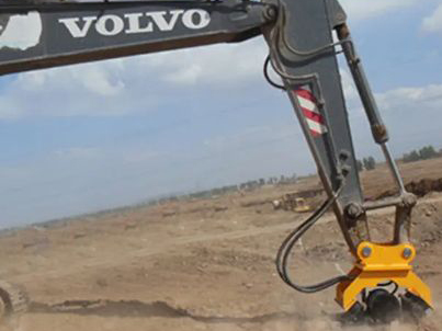 Hydraulic plate compactor