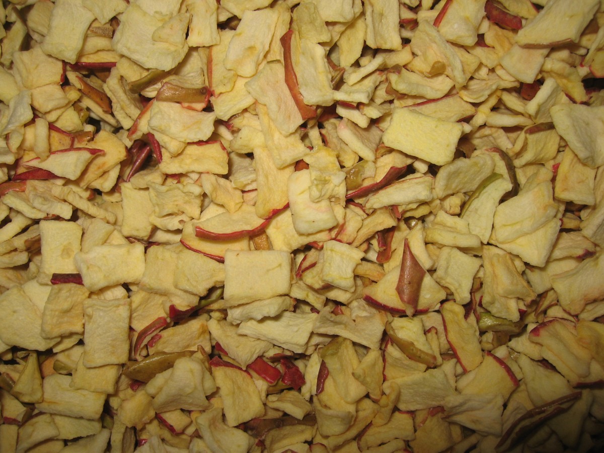 Dried Apple Flake With Peel.JPG