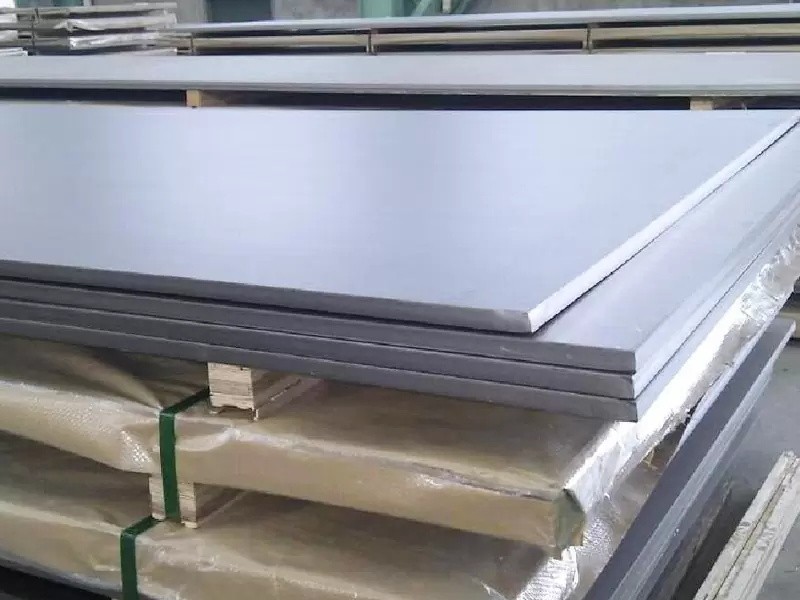 Heat treatment of stainless steel plate