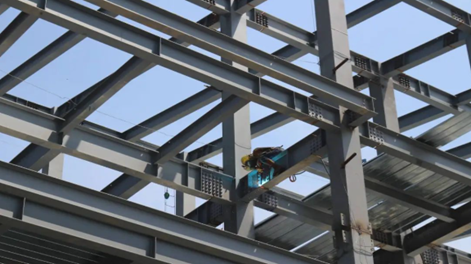 50% de préfabriqués, avec un accent sur les bâtiments à structure métallique