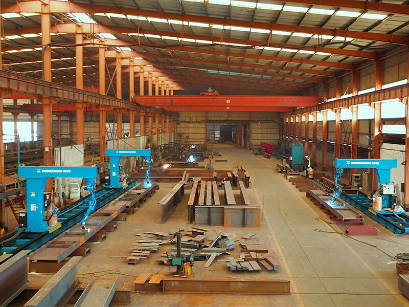 Robot de soudage à cantilever