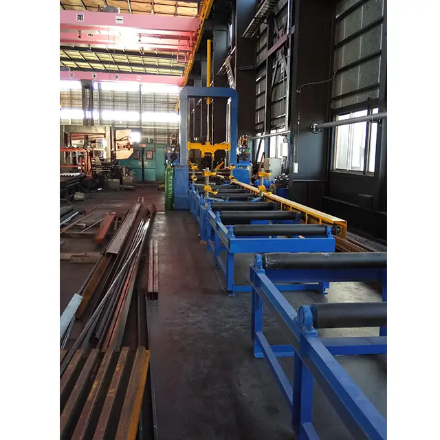 Machine d'assemblage de poutres en H légères