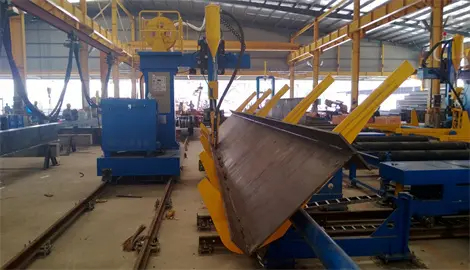 Machine à souder en porte-à-faux