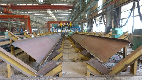 Comment contrôler la déformation par soudage d'une poutre en H