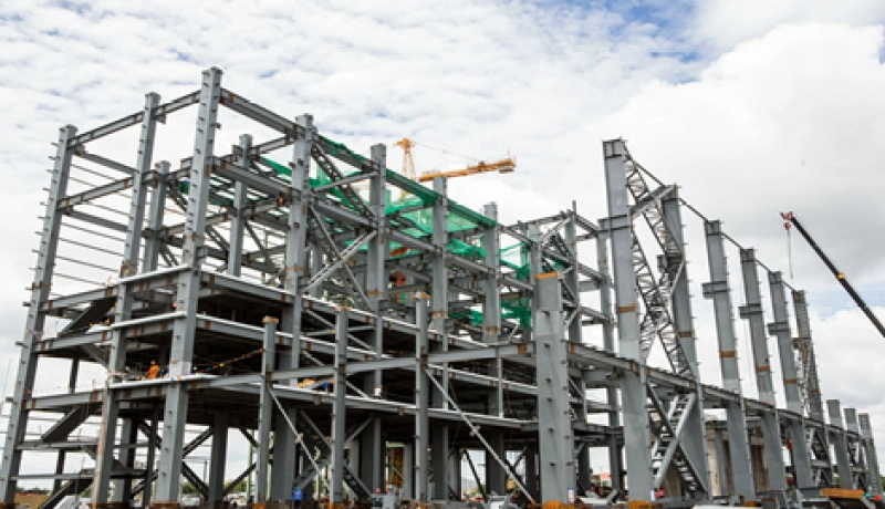 Comment est réalisée la structure en acier ?