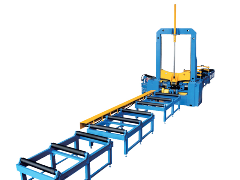 Les principaux composants de cette machine d'assemblage sont des pièces de structure soudées présentant une grande résistance et un poids léger. il est principalement utilisé pour produire des poutres en H légères.