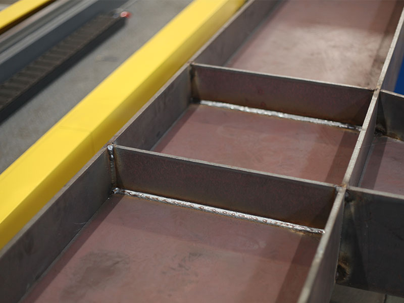 Robot de soudage sur rail au sol