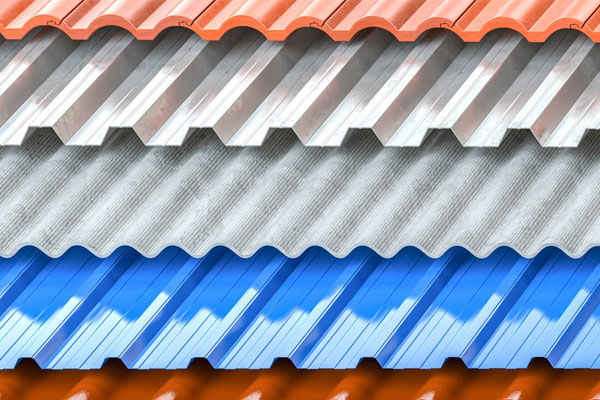 ¿Cuáles son las diferencias entre las tejas de acero de colores y las placas de acero de colores?