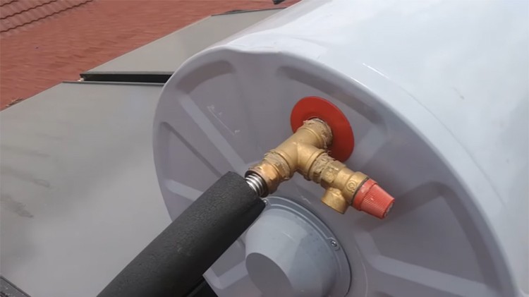How does a Flat Panel Solar Water Heater Work? (Indirect System Explained)