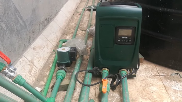 How does a Flat Panel Solar Water Heater Work? (Indirect System Explained)