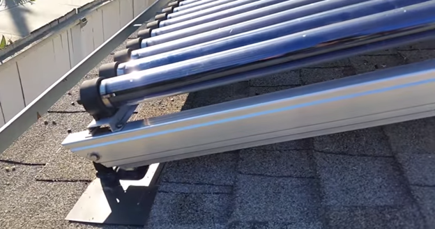 How a Solar Water Heater Attaches to a Roof