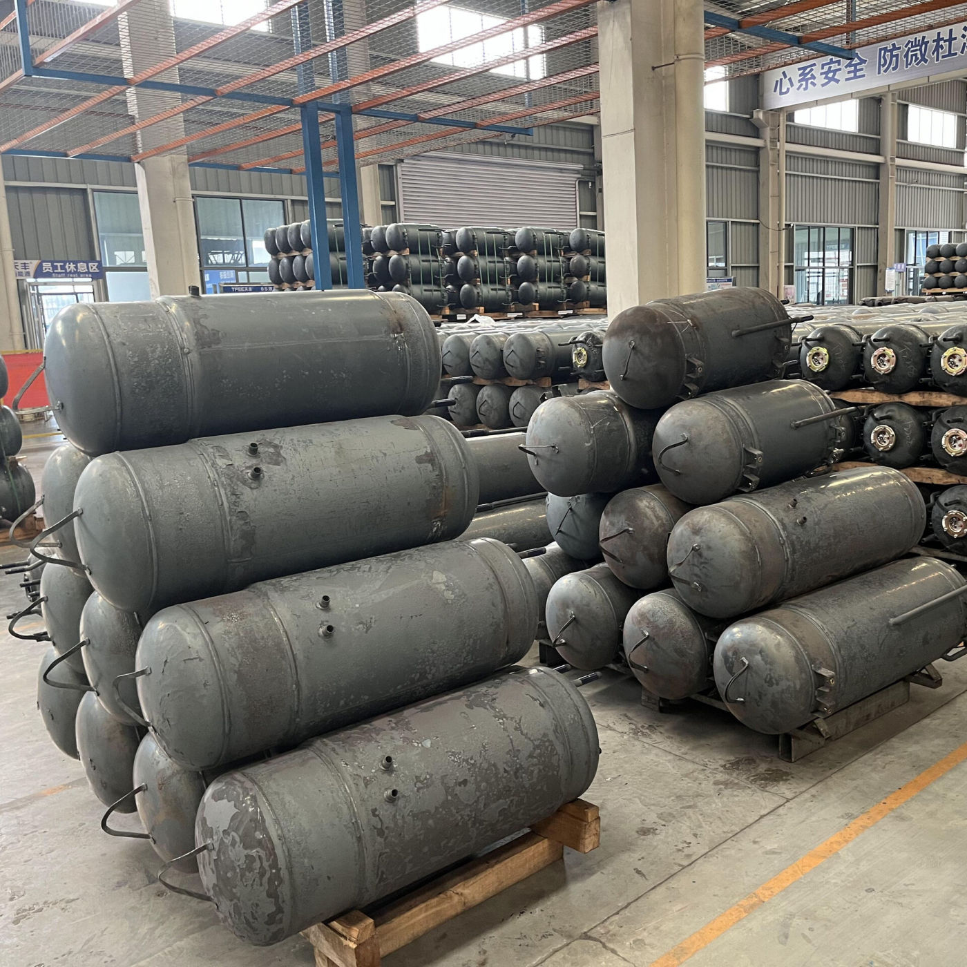 Factory Direct Sale Capacity Available Vertical Enamel Tank