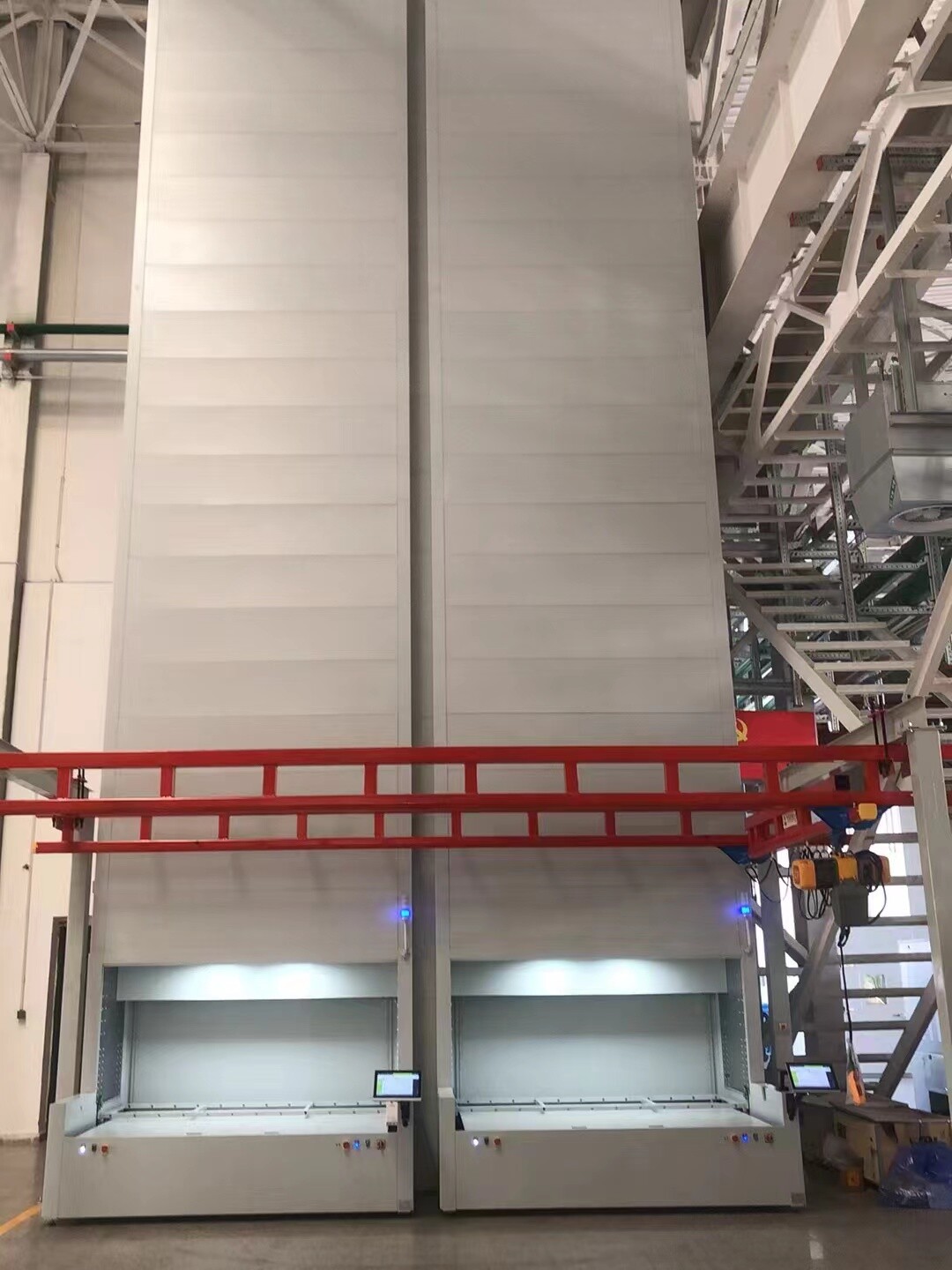 How to manage inventory of intelligent vertical stereoscopic containers?