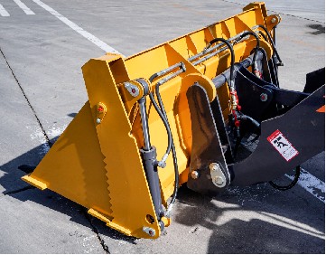 Four-in-one Bucket Four-in-one Bucket