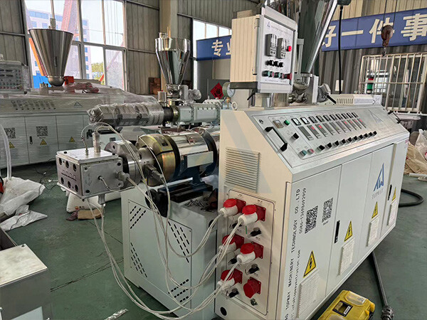 Línea de producción de paneles de pared de PVC WPC