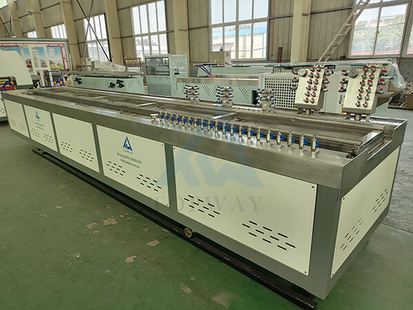 Línea de extrusión de perfiles PE PVC WPC